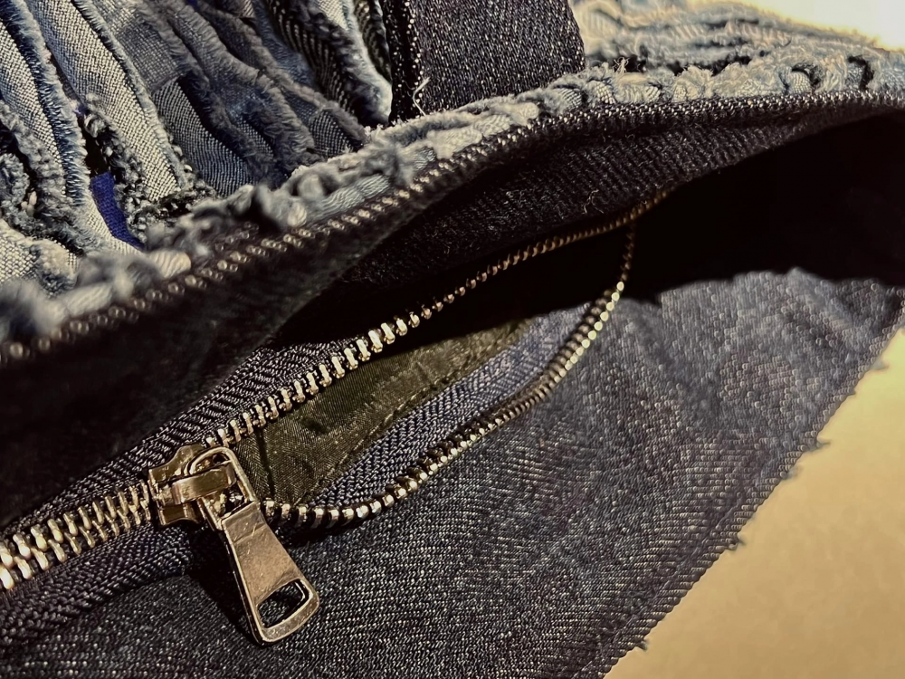 Как можно красиво украсить старую кожаную и джинсовую сумку своими руками бисером и стразами