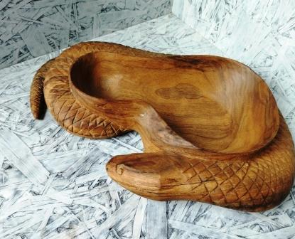 Деревянная тарелка "Змея"