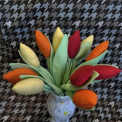 Тюльпаны текстильные в вазе