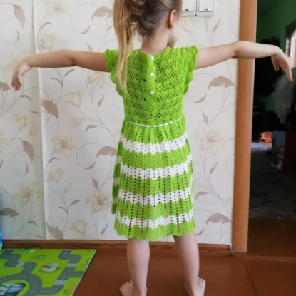 Детское вязаное платье