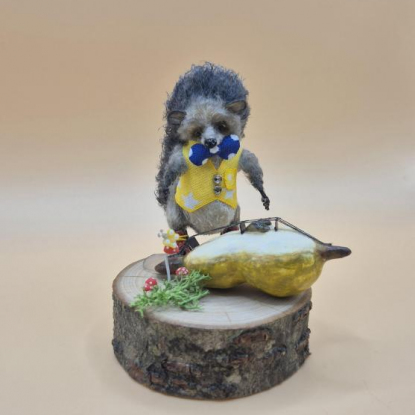 Игрушка "Ёжик с грушей-контрабасом"