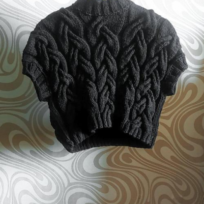 Укороченный женский свитер