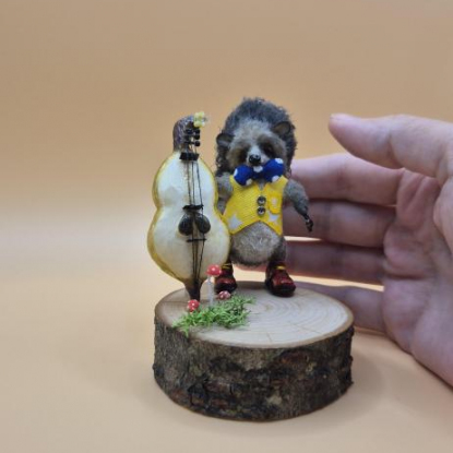 Игрушка "Ёжик с грушей-контрабасом"