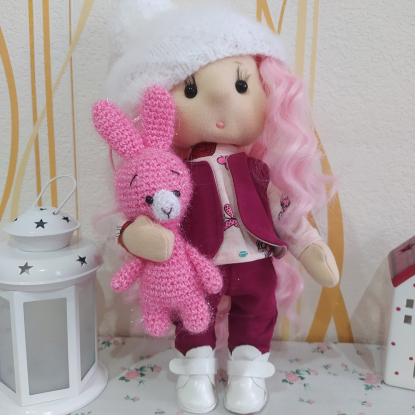 Текстильная кукла с розовым зайцем 