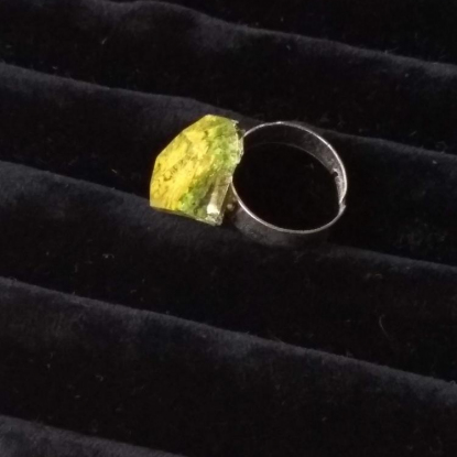 Перстень жёлто-зеленый