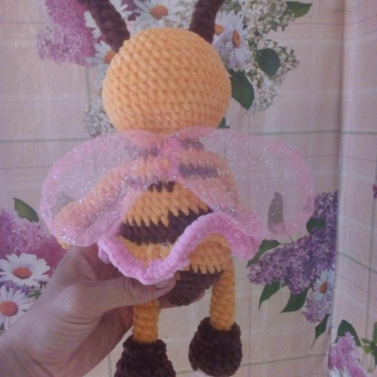 Вязаная игрушка "Пчелка"