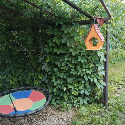 Деревянная кормушка