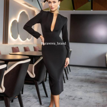 Платье-футляр с рукавами