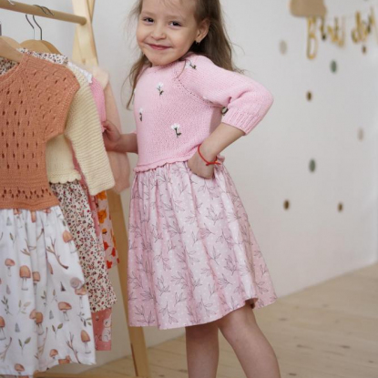 Нежно-розовое детское платье