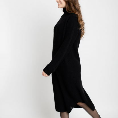 Платье вязаное черное