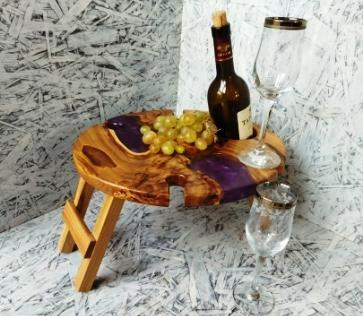 Винный столик с эпоксидной смолой
