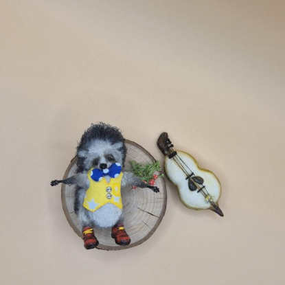 Игрушка "Ёжик с грушей-контрабасом"