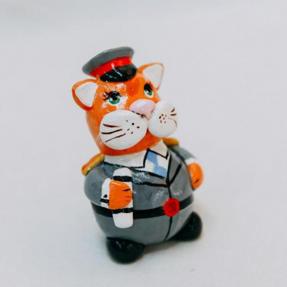 Глиняная игрушка "Кот-полицейский"