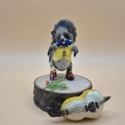 Игрушка "Ёжик с грушей-контрабасом"