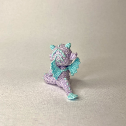 Миниатюрный фиолетовый дракон