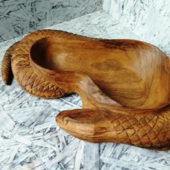 Деревянная тарелка Змея
