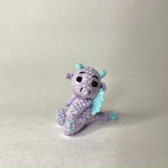 Миниатюрный фиолетовый дракон