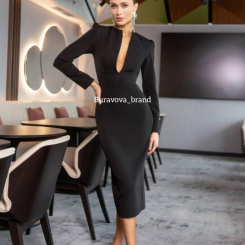 Платье-футляр с рукавами