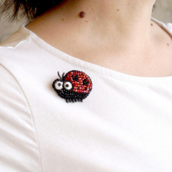 Брошь Божья коровка