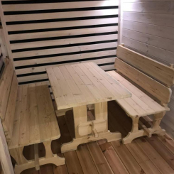 Деревянный стол и скамейки
